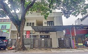 โอโย 90689 ลิลลี่ เฮาส์